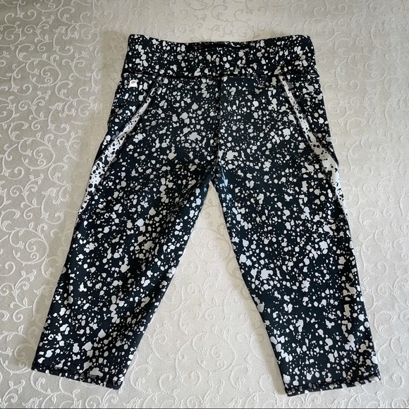 Fabletics Splatter Print Capri Crop Leggings - Picture 12 of 16